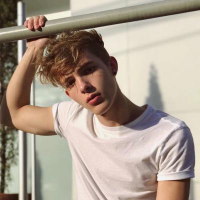 植发星爱上花哭的季节