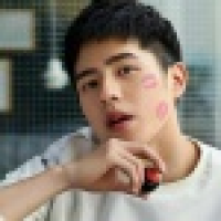 植发星爱笑的安暖暖