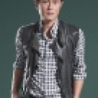 植发星微笑的枫梓